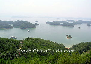 杭州有那些旅游景點并用英文表出來